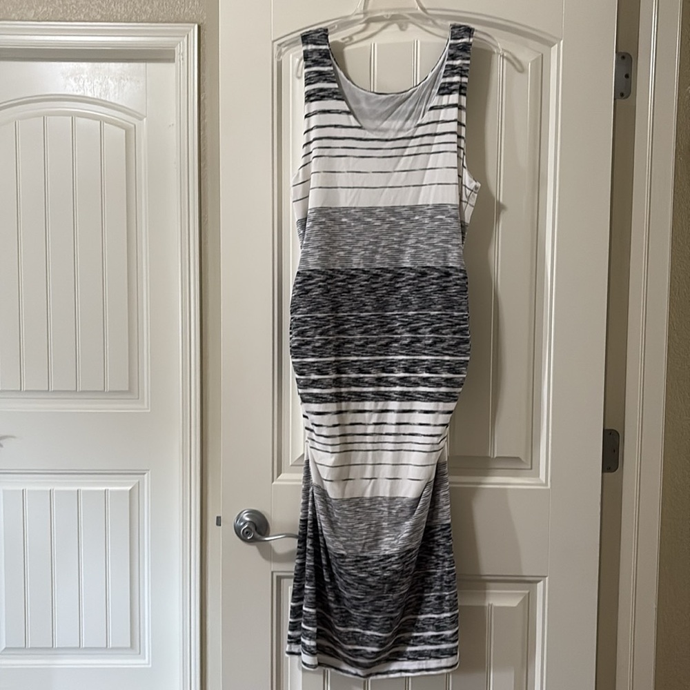 Athleta XL body con dress.Black and white. Side ruching adds to the flatter!‎ - Picture 4 of 8